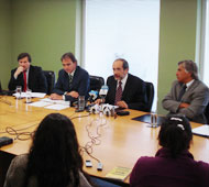El Superintendente Gustavo Arriagada junto a directivos de la institución.