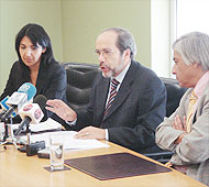 El Superintendente Gustavo Arriagada durante la conferencia de prensa en que dio a conocer la nueva