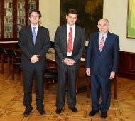 El Superintendente Carlos Budnevich junto a autoridades del Banco de España.